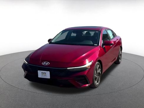 Used 2025 Hyundai Elantra Limited image 3