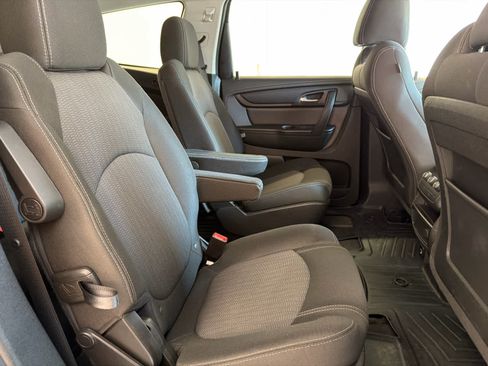 Used 2017 Chevrolet Traverse LT w/ Style and Technology Package FWD image 31