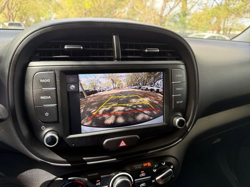 Used 2025 Kia Soul LX w/ LX Technology Package image 18