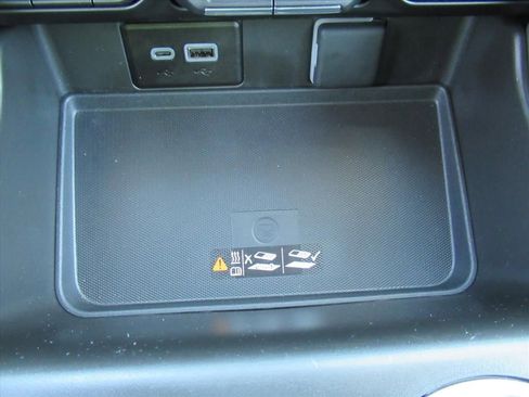Used 2024 Chevrolet Tahoe Premier AWD/4WD image 25