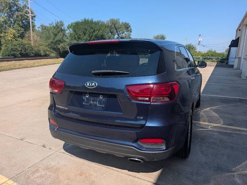 Used 2019 Kia Sorento FWD V6 image 2