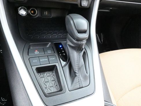 Used 2025 Toyota RAV4 LE FWD image 27