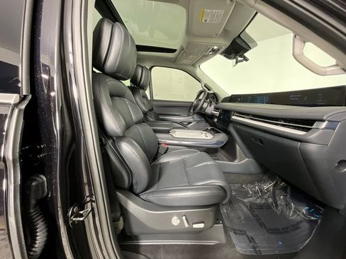 Used 2025 Lincoln Navigator Reserve image 20