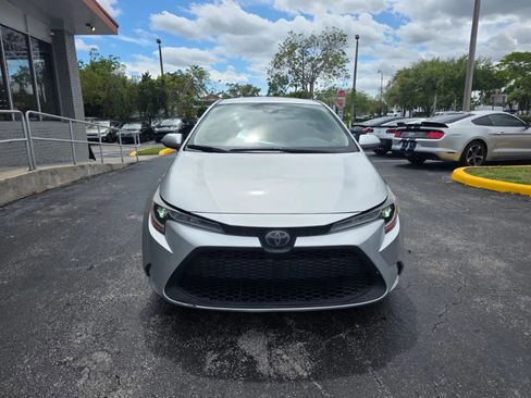 Used 2020 Toyota Corolla LE FWD image 3