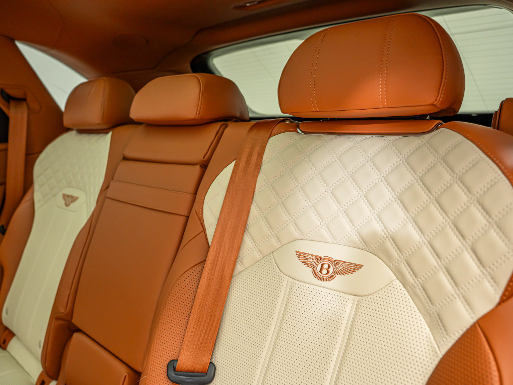 Used 2022 Bentley Bentayga AWD/4WD image 56