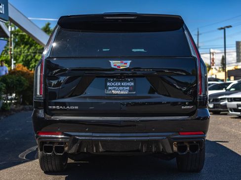 Used 2025 Cadillac Escalade V AWD/4WD image 8