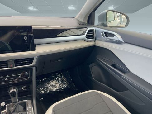 New 2026 Volkswagen Taos SE image 29