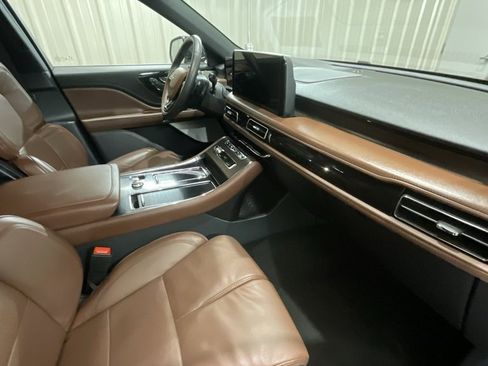 Used 2025 Lincoln Aviator Reserve w/ Luxury Package image 16