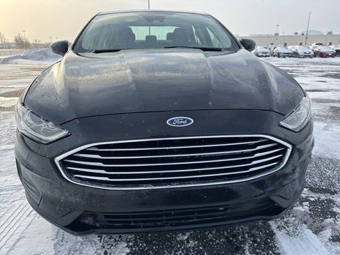 Used 2019 Ford Fusion SE image 2