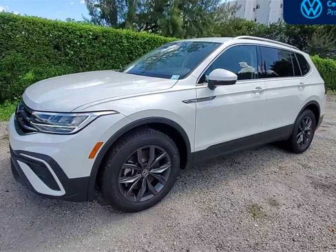 Used 2023 Volkswagen Tiguan SE image 4