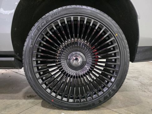 Used 2023 Cadillac Escalade ESV Sport Platinum w/ LPO, ONYX Package AWD/4WD image 16