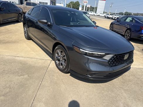 Used 2023 Honda Accord EX image 8