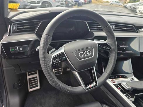 Used 2024 Audi SQ8 e-tron Premium Plus AWD/4WD image 25