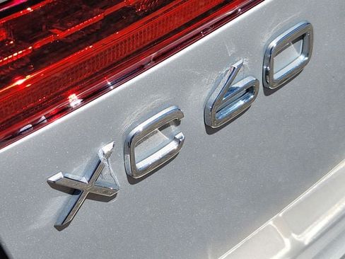 Certified 2023 Volvo XC60 B5 Ultimate AWD/4WD image 18