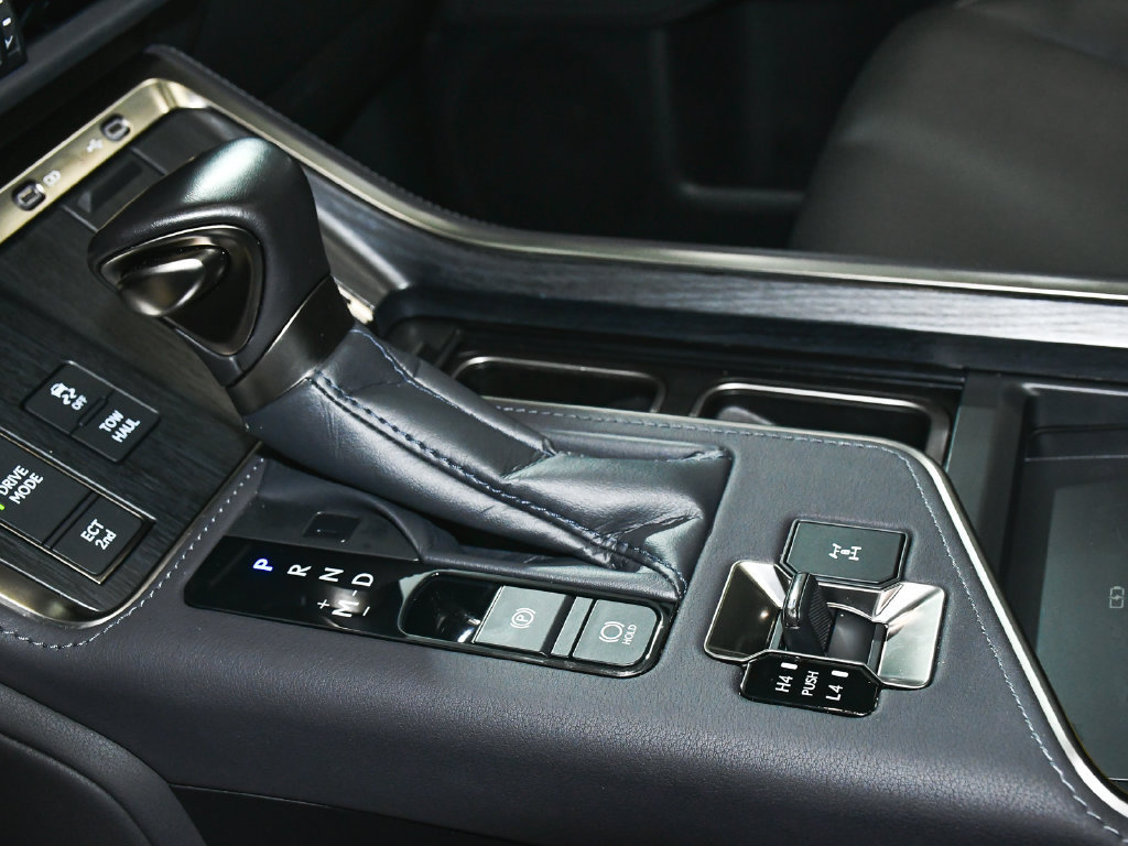 Used 2024 Lexus GX 550 w/ Accessory Package (Z1) AWD/4WD image 39
