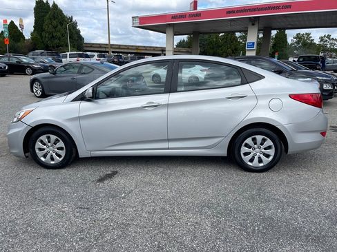Used 2015 Hyundai Accent GLS image 2