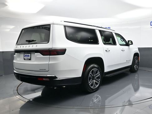 Used 2024 Jeep Wagoneer L Series II w/ Flexible Seating Group image 7