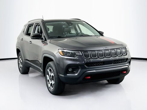 Used 2022 Jeep Compass Trailhawk w/ Sun and Sound Group AWD/4WD image 3