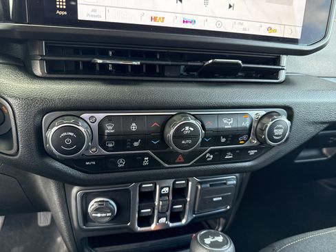 Used 2025 Jeep Wrangler Sport S image 30