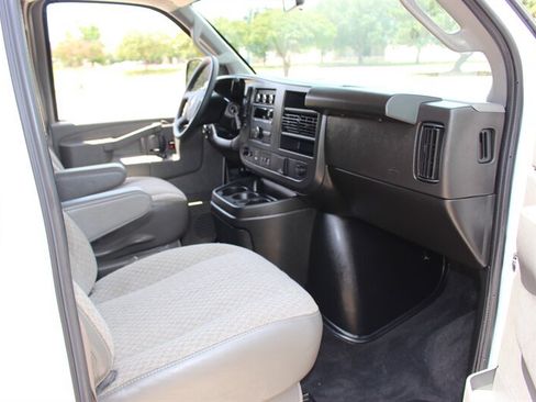 Used 2025 Chevrolet Express 3500 LS RWD image 18