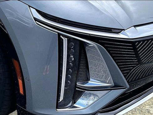 Certified 2024 Cadillac Lyriq Tech w/ Driver Assist Package AWD/4WD image 32