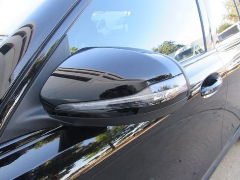 Used 2023 Mercedes-Benz EQB 300 4MATIC image 17