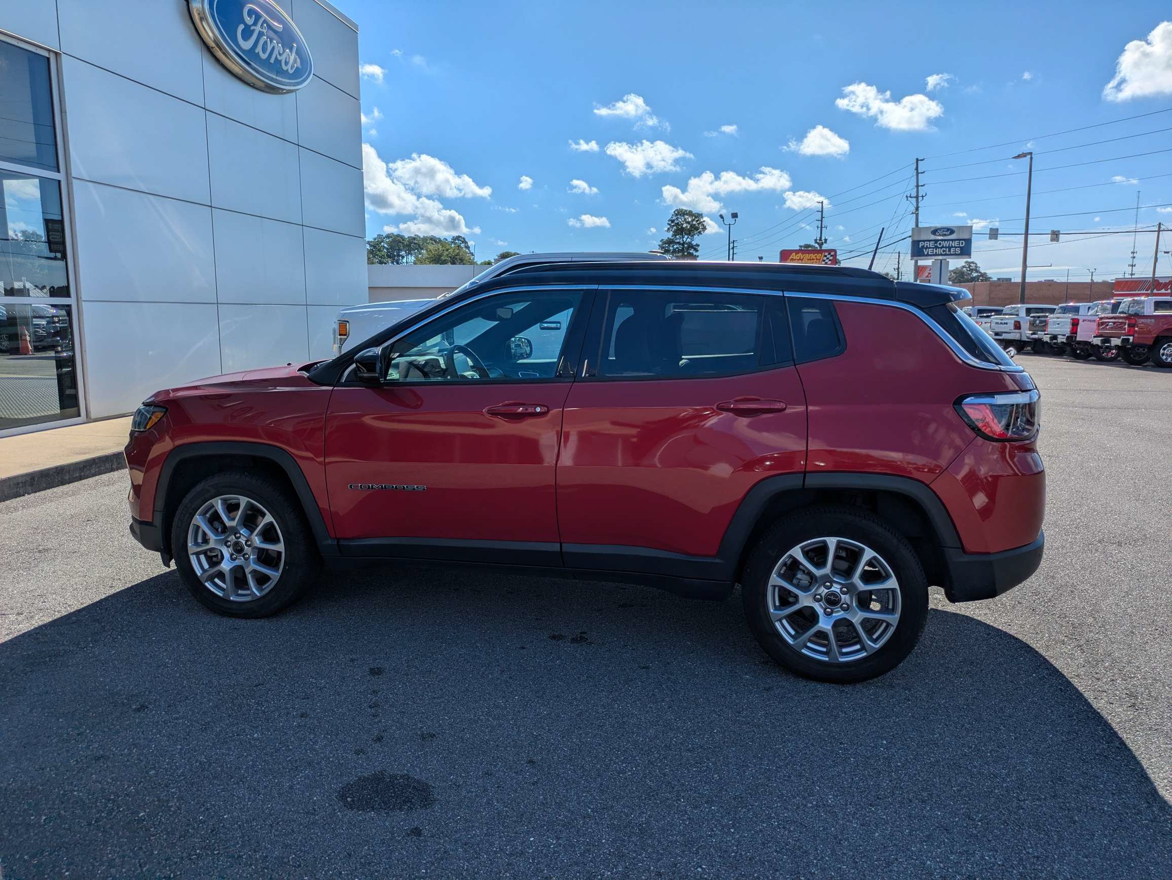Used 2025 Jeep Compass Limited AWD/4WD image 7