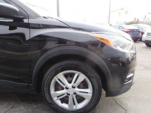 Used 2019 Nissan Kicks S image 18