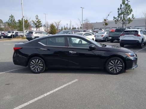 Used 2023 Nissan Altima 2.5 SV image 3