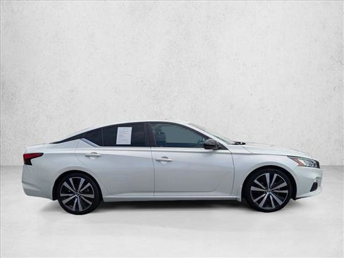 Used 2019 Nissan Altima 2.5 SR w/ SR Premium Package FWD image 4