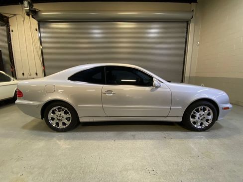 Used 2000 Mercedes-Benz CLK 320 Coupe image 8