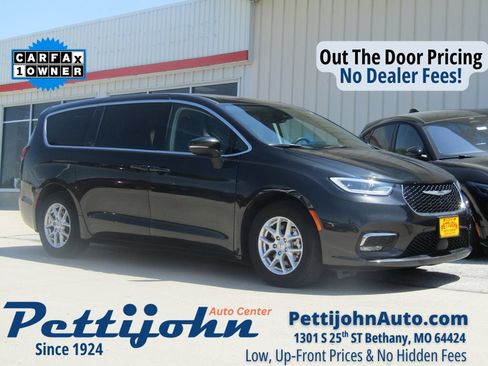 Used 2023 Chrysler Pacifica Touring-L FWD image 1