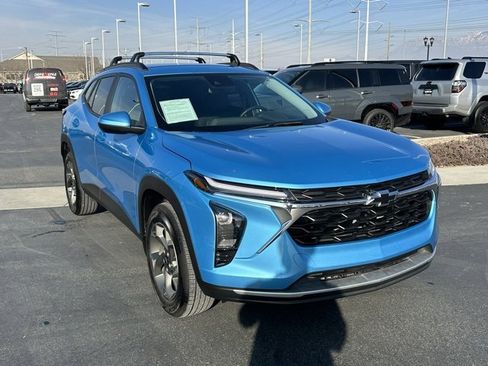 Certified 2025 Chevrolet Trax LT w/ Driver Confidence Package image 33