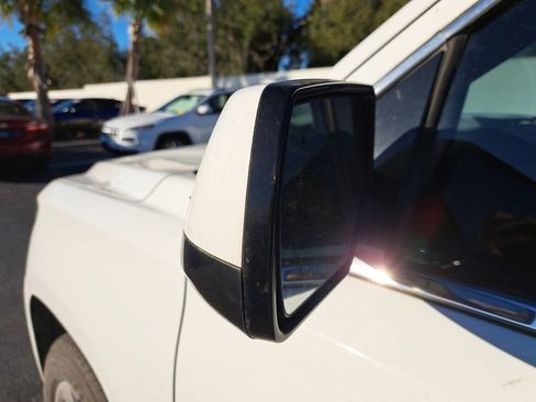 Used 2017 Chevrolet Suburban LT w/ LT Signature Package image 4