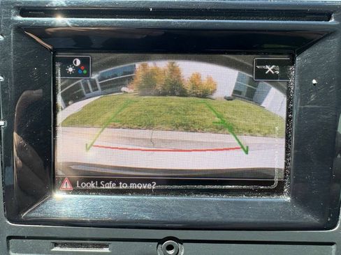 Used 2017 Volkswagen Tiguan Limited w/ Alloy Wheels Package FWD image 10
