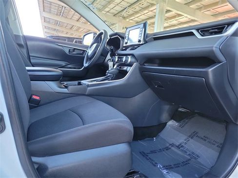 Used 2019 Toyota RAV4 LE image 21