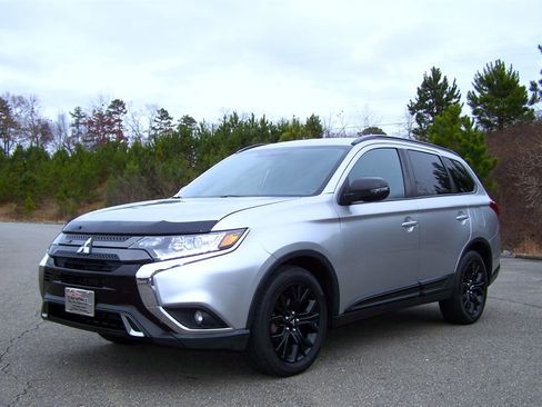 Used 2019 Mitsubishi Outlander LE image 3