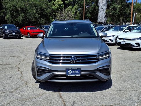 Certified 2023 Volkswagen Tiguan SE w/ Panoramic Sunroof Package FWD image 2