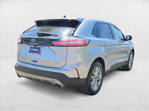 Used 2022 Ford Edge Titanium image 5
