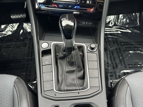 Certified 2025 Volkswagen Jetta SE image 33