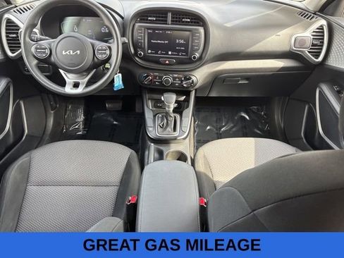 Used 2025 Kia Soul LX w/ LX Technology Package FWD image 13