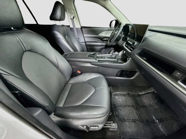 Certified 2025 Toyota Grand Highlander FWD image 30