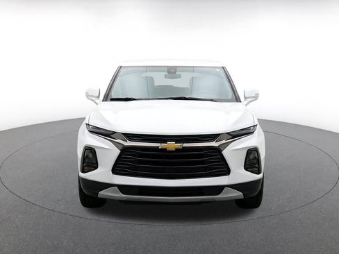 Used 2025 Chevrolet Blazer LT FWD image 2
