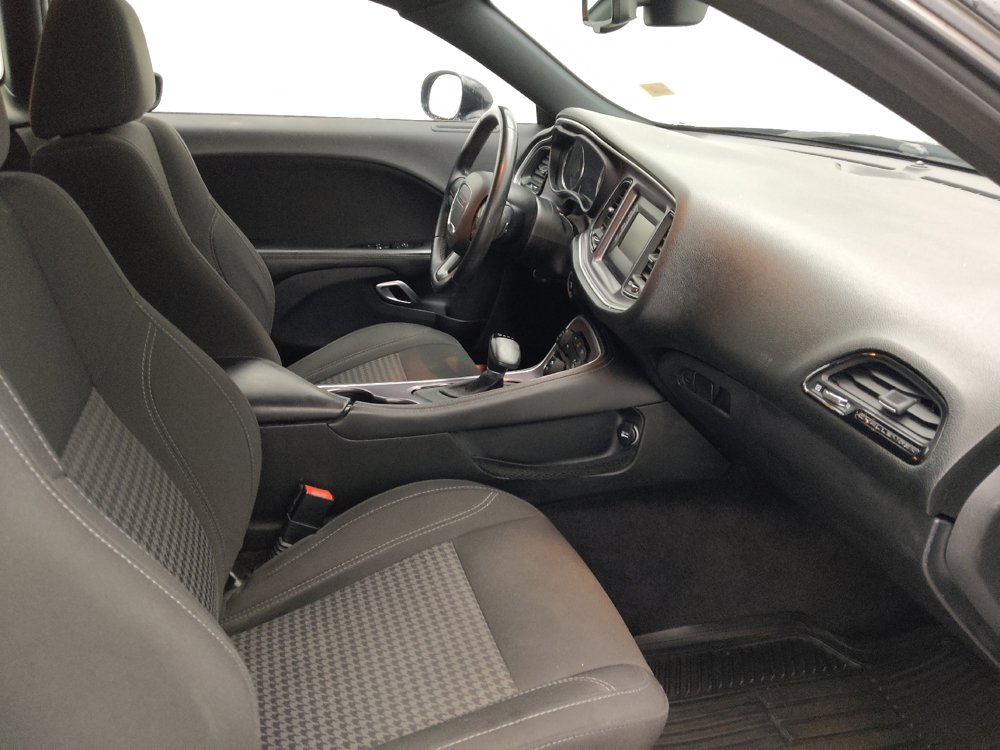 Used 2017 Dodge Challenger SXT RWD image 21