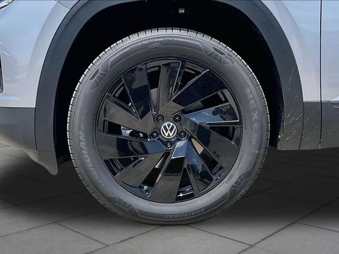 New 2026 Volkswagen Atlas Cross Sport SE FWD image 11