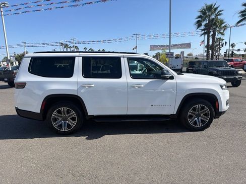 Used 2024 Jeep Wagoneer Series II w/ Flexible Seating Group RWD image 6