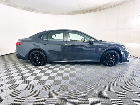 Used 2025 Toyota Camry SE FWD image 2