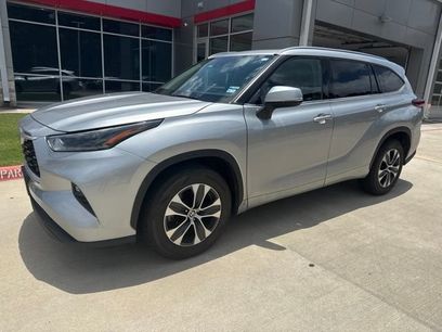 Used 2021 Toyota Highlander XLE