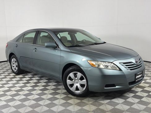 Used 2009 Toyota Camry LE image 2
