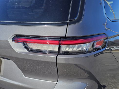 New 2025 Jeep Grand Cherokee L Altitude image 9